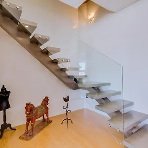 Gold - Luxurious - Sea View Apartment